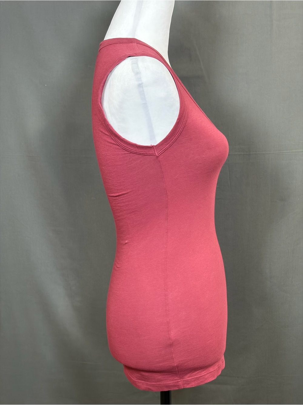 Evereve | Velvet by Graham & Spencer Rose Estina Scoop Neck Sleeveless Tank | XS - Picture 4 of 13